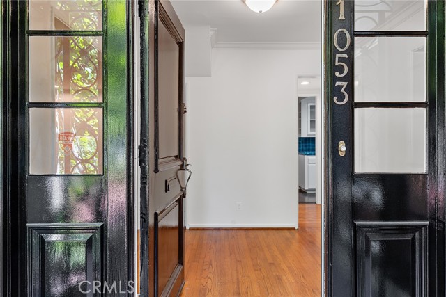 11053 Strathmore Drive, Westwood - Century City CA: https://media.crmls.org/medias/9710458e-c448-441b-a0c2-02f0cabacd86.jpg