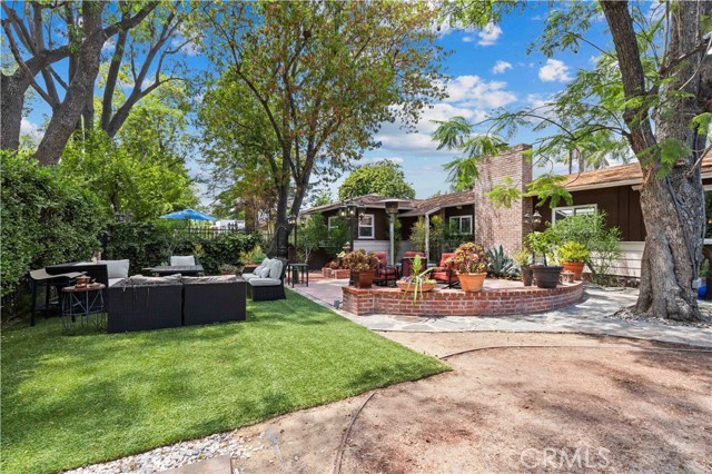 13405 Tiara Street, Valley Glen CA: https://media.crmls.org/medias/9710bbb3-4f50-40b7-8573-88c83c9606fb.jpg