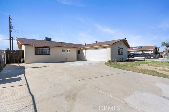 Detail Gallery Image 5 of 42 For 5817 Gary, Bakersfield,  CA 93307 - 3 Beds | 2 Baths