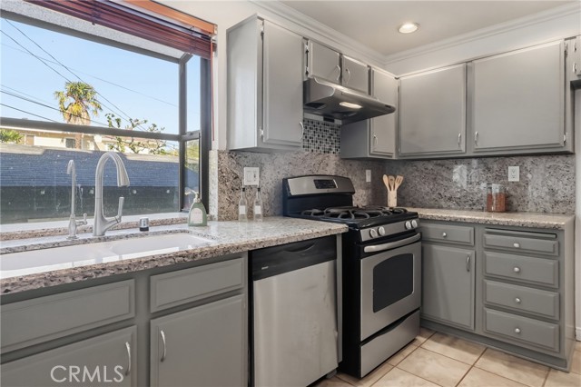 Detail Gallery Image 11 of 26 For 105 N El Molino St #E,  Alhambra,  CA 91801 - 2 Beds | 2/1 Baths