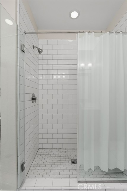 Detail Gallery Image 30 of 41 For 2753 Waverly Dr #705,  Los Angeles,  CA 90039 - 2 Beds | 3 Baths
