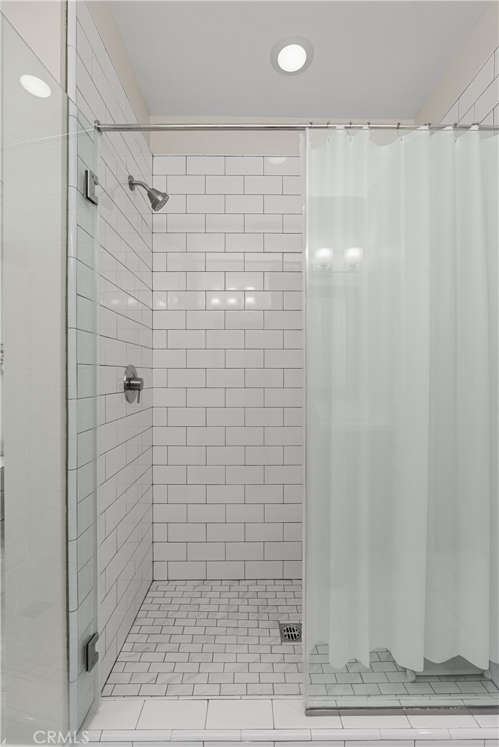 https://media.crmls.org/medias/97131dd3-d4d5-4e4f-bc36-8fe547acae32.jpg?preset=X-Large