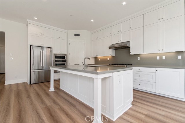 Detail Gallery Image 14 of 40 For 216 Piazza, Irvine,  CA 92602 - 4 Beds | 4 Baths