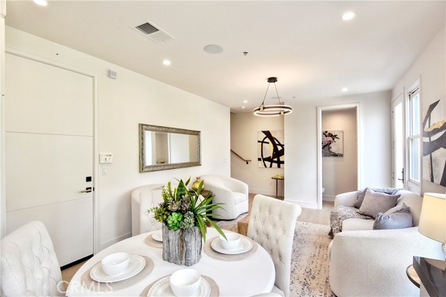 Detail Gallery Image 6 of 18 For 189 S Allen Ave #1,  Pasadena,  CA 91106 - 4 Beds | 3/1 Baths
