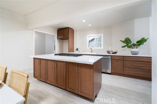 501 E 5th Street, Ontario CA: https://media.crmls.org/medias/9714bbd9-1e79-4253-b3a3-4a43bfd760f9.jpg