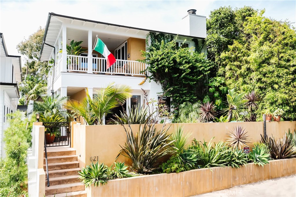 621 31st Street Manhattan Beach, California Short term 4 bed/3.5 bath rental available July 1 - Nov 1, 2021. Get ready, this one is special. Living here is like living at a spa retreat in this one-of-a-kind fully furnished & uniquely appointed home in the heart of the Tree Section on the coveted gas lamp & eucalyptus lined street of 31st. An elevated spacious front patio sets the tone: A Balinese day bed for 2 to lounge in the sun or sit at the outdoor dining table surrounded by incredible foliage. Follow the path to the front door & the magic unfolds: art, textures, cool vibes, European influences, sophistication, old world charm. The kitchen is gorgeous, bright & fully equipped w/gizmos galore for any chef. Past the kitchen & breakfast room is a Moroccan inspired lush patio w/a bubbling water feature. In addition to the spacious bedrooms, all on top floor, there is a separate office, separate dining room with red walls & leather dining chairs, two comfy living rooms with white painted brick walls, vaulted wood ceilings, and even a piano. The master has a patio created for relaxation & meditation among the palms & bamboo furniture. The luxurious master bath has heated floors, a soaking tub for 2 & a bidet. There is also an infrared sauna for your use. The photos show just a glimpse of what it is like to live within the walls of this home. The problem will be that you will want to stay long term.
6 Blocks to the beach, 1 block to the park and Sand Dune, bike or walk to Downtown MB, super close to LAX.
