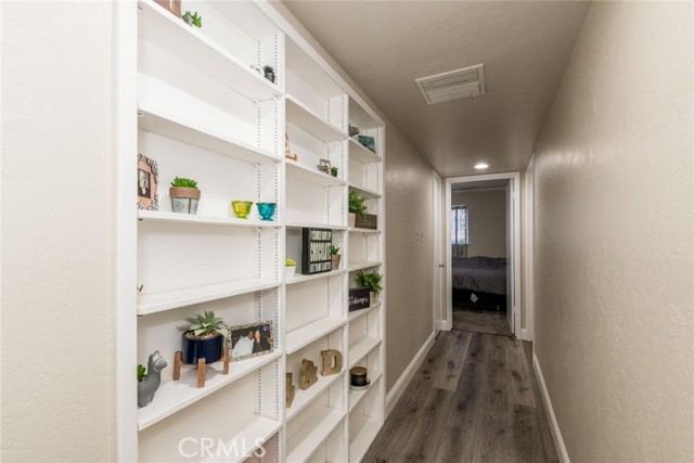 918 S Sunnyside Avenue, Fresno CA: https://media.crmls.org/medias/9715fb22-722a-499b-836e-798b9245f758.jpg