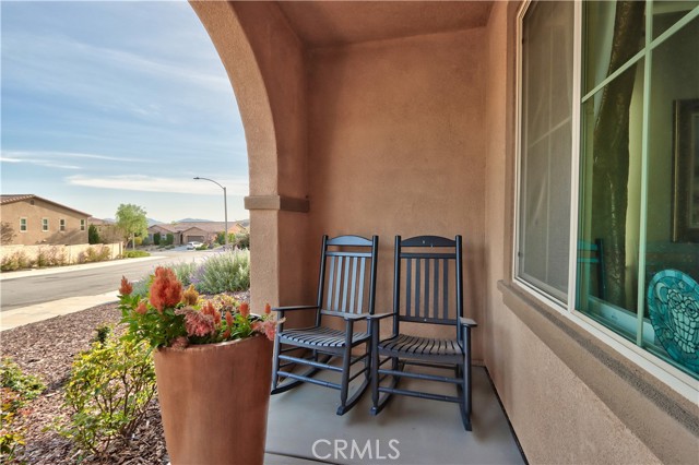 Detail Gallery Image 4 of 52 For 32640 Cougar Pass Ct, Winchester,  CA 92596 - 5 Beds | 3/1 Baths