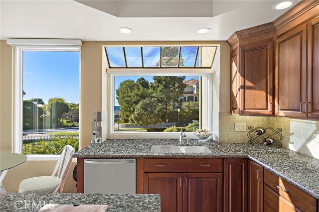 Detail Gallery Image 9 of 51 For 25 Lucerne St, Newport Beach,  CA 92660 - 3 Beds | 2/1 Baths
