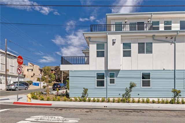2100 Carnegie Lane, Redondo Beach CA: https://media.crmls.org/medias/97193008-b182-48ce-af83-a4c9cdaf0501.jpg