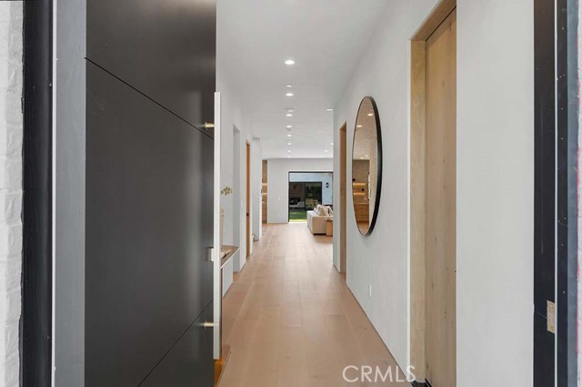 Detail Gallery Image 4 of 62 For 13024 Bloomfield St, Studio City,  CA 91604 - 6 Beds | 6/1 Baths