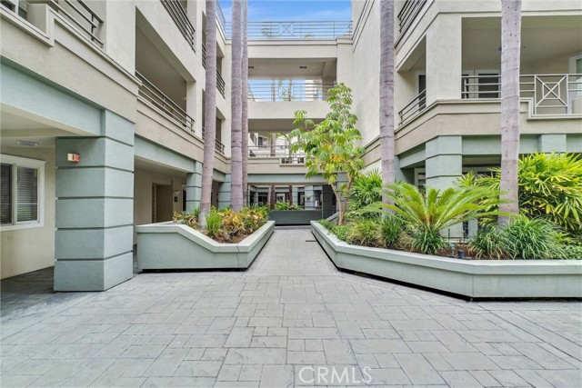 Image 3 of 40 For 2233 Martin  302