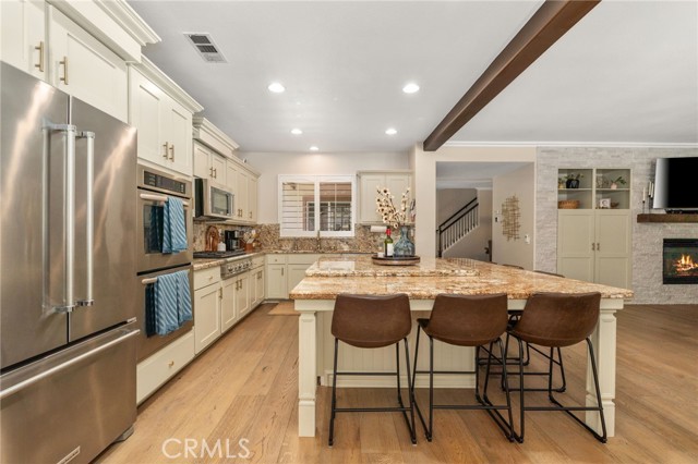 14131 Apple Grove Court, Eastvale CA: https://media.crmls.org/medias/971d472c-375f-496f-b0a8-18039896ec05.jpg