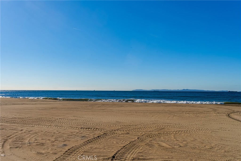https://media.crmls.org/medias/971dc4d2-da56-418a-ae84-d3e76c1c6b2a.jpg?preset=X-Large