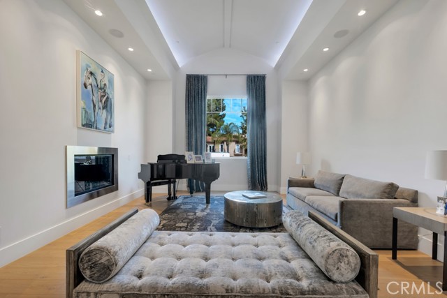 Detail Gallery Image 8 of 75 For 17950 Rancho St, Encino,  CA 91316 - 5 Beds | 6 Baths