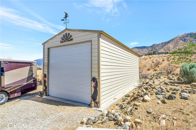 11720 Honeybee Lane, Juniper Hills CA: https://media.crmls.org/medias/971e7e87-26e9-4df4-855b-11e2da44bdab.jpg