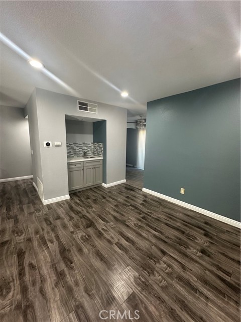 Detail Gallery Image 7 of 19 For 2030 S Bon View #G,  Ontario,  CA 91761 - 2 Beds | 2/1 Baths