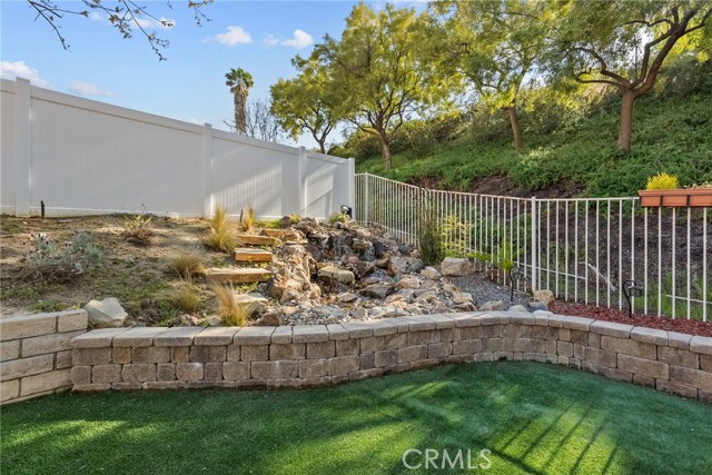 Detail Gallery Image 35 of 37 For 26515 Cresthaven Cir, Canyon Country,  CA 91351 - 3 Beds | 2 Baths