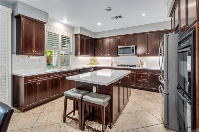 Detail Gallery Image 10 of 60 For 4762 W Avenue J6, Lancaster,  CA 93536 - 5 Beds | 3 Baths