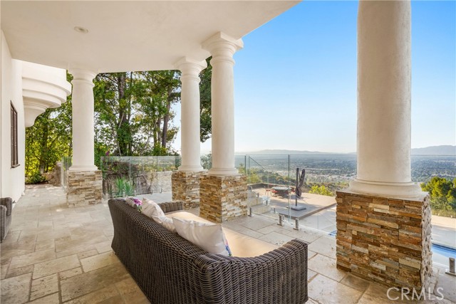 13320 Mulholland Drive, Beverly Hills CA: https://media.crmls.org/medias/971f9bc1-c40a-4f66-b76d-3658f8eae887.jpg
