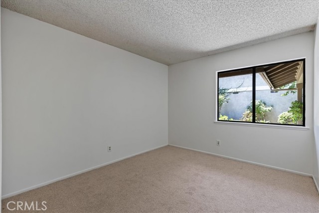 Detail Gallery Image 16 of 31 For 23943 via Rosa Linda, Valencia,  CA 91355 - 3 Beds | 2 Baths