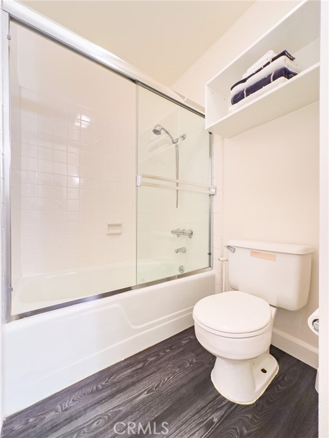 927 N Kings Road, West Hollywood CA: https://media.crmls.org/medias/9720ff73-9a46-43d7-a567-2d5a1045d477.jpg