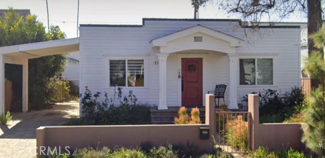 814 10th Street Santa Monica, California Well kept, two bedroom, two bath home, nestled on a nice tree lined street. Minutes away from Santa Monica beaches, shopping, dining and more. One of the very few single family homes in the neighborhood. Great for first time home buyers, buyers looking to downsize or investors looking to add to their portfolio. Fall in love with this home and make it yours.