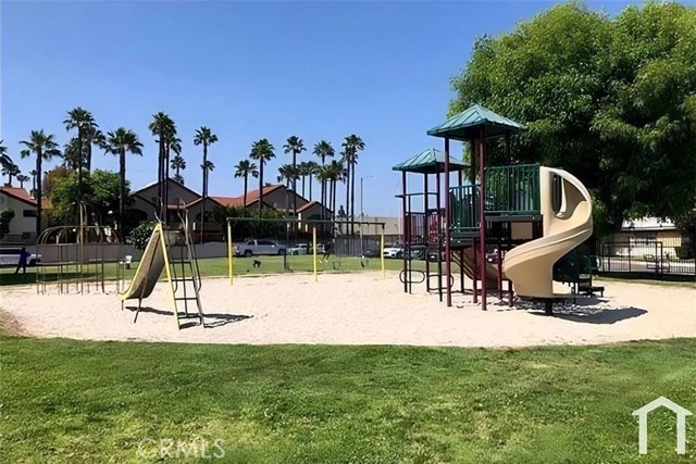 Detail Gallery Image 10 of 12 For 12916 Bloomfield, Norwalk,  CA 90650 - 5 Beds | 2 Baths