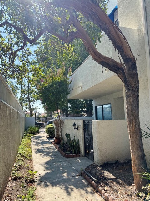 102 Park Shadow Court, Baldwin Park CA: https://media.crmls.org/medias/9721a7bb-91af-4e77-98ef-195f6e5c3aa0.jpg