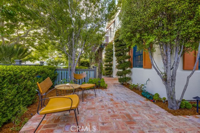 2569 Bungalow Place, Corona del Mar CA: https://media.crmls.org/medias/9721b2f3-e84b-4040-a70d-4a6c765bca80.jpg