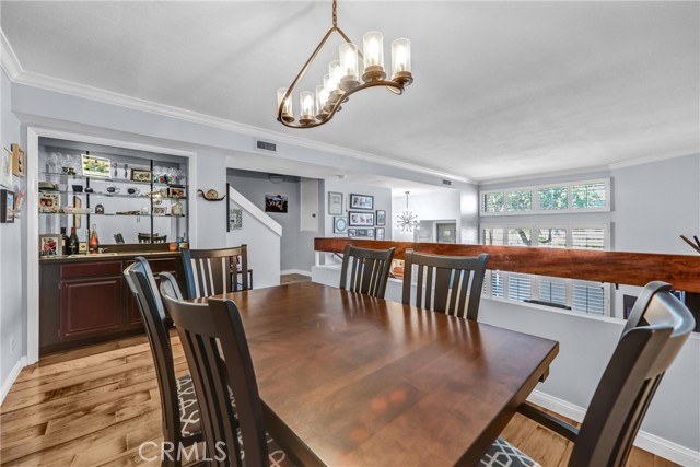 Detail Gallery Image 11 of 35 For 984 W Riverside Dr, Burbank,  CA 91506 - 3 Beds | 3 Baths