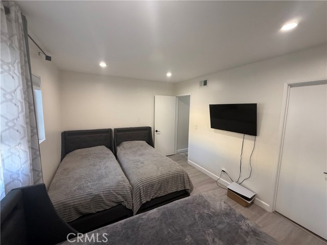 Detail Gallery Image 10 of 19 For 9702 via Roma, Burbank,  CA 91504 - 2 Beds | 3 Baths