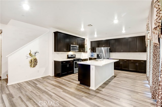 Detail Gallery Image 8 of 23 For 24638 Hudson St, Moreno Valley,  CA 92551 - 5 Beds | 3 Baths