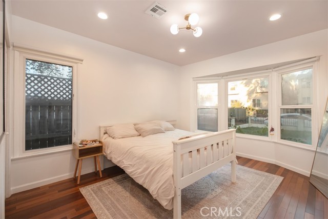 Detail Gallery Image 31 of 33 For 5229 Vantage, Valley Village,  CA 91607 - 3 Beds | 3 Baths