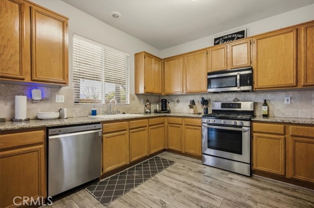 Detail Gallery Image 12 of 27 For 204 E Manchester Ln, San Bernardino,  CA 92408 - 3 Beds | 2 Baths