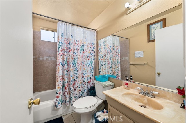 12597 Jalepeno Avenue, Chino CA: https://media.crmls.org/medias/972413e0-ddc1-45b7-8ee7-9a21d7db10ea.jpg