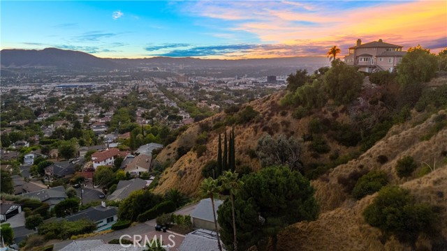 Detail Gallery Image 18 of 46 For 1235 Verdugo Spring Ln, Burbank,  CA 91501 - 3 Beds | 2 Baths