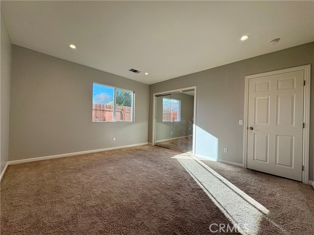 Detail Gallery Image 5 of 10 For 10947 Hayvenhurst Ave, Granada Hills,  CA 91344 - 3 Beds | 2 Baths