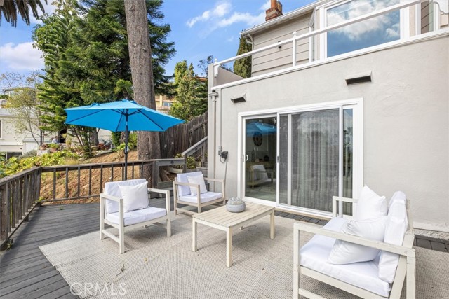 Detail Gallery Image 26 of 38 For 6476 San Marco Cir, Los Angeles,  CA 90068 - 2 Beds | 3/1 Baths