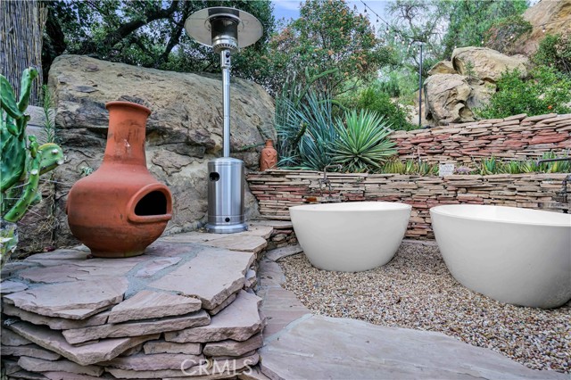 Detail Gallery Image 4 of 33 For 110 Box Canyon, Canoga Park,  CA 91304 - 3 Beds | 2/1 Baths