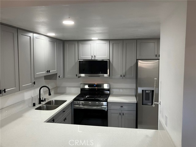 Detail Gallery Image 14 of 53 For 12245 Carnation Ln #D,  Moreno Valley,  CA 92557 - 3 Beds | 2 Baths