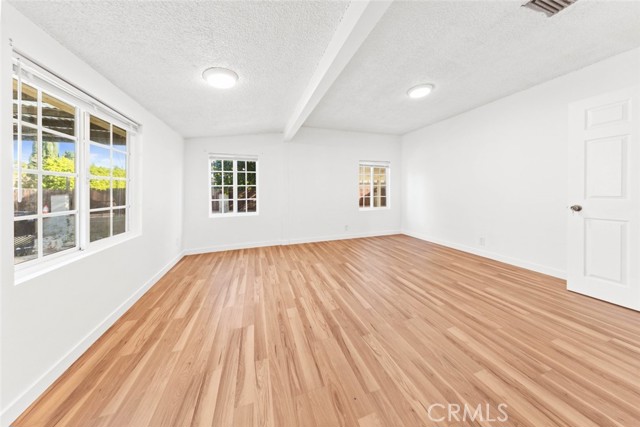 Detail Gallery Image 19 of 52 For 19148 Saticoy St, Reseda,  CA 91335 - 3 Beds | 2 Baths