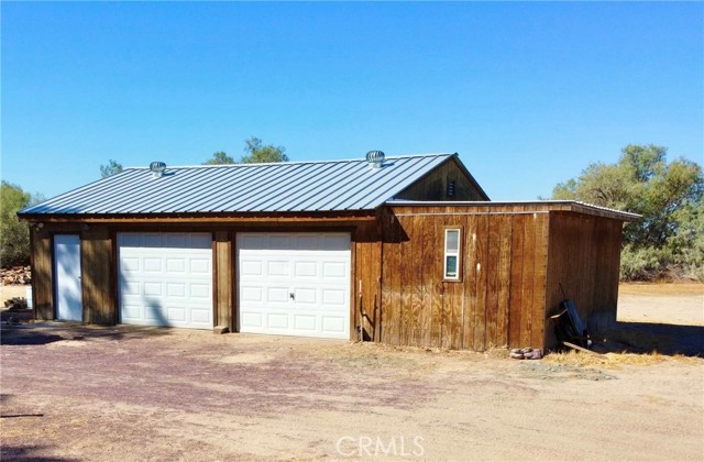 Detail Gallery Image 8 of 27 For 34545 Hampskin Rd, Newberry Springs,  CA 92365 - 3 Beds | 3 Baths