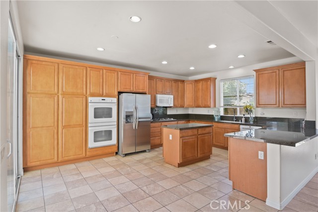 Detail Gallery Image 7 of 17 For 13957 San Aliso Ct, Corona,  CA 92880 - 6 Beds | 3/1 Baths