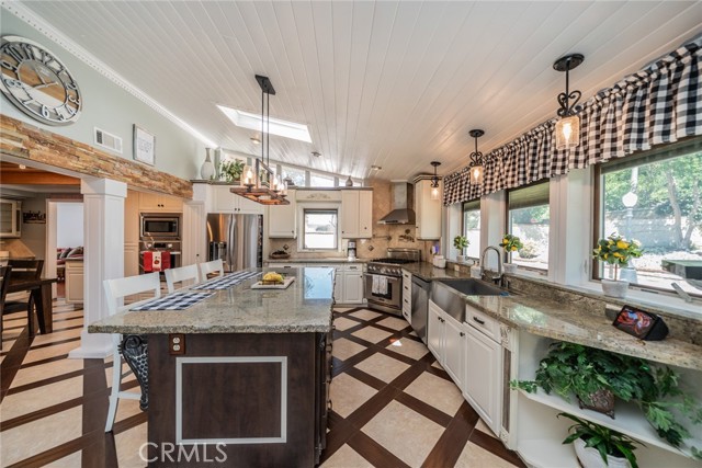 Detail Gallery Image 12 of 32 For 937 Emerson St, Upland,  CA 91784 - 4 Beds | 3 Baths