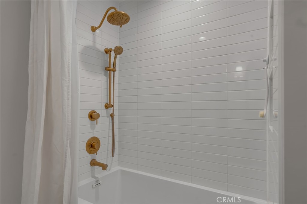 https://media.crmls.org/medias/97295dfc-1d71-4650-bbea-e3fe5c43eafa.jpg?preset=X-Large