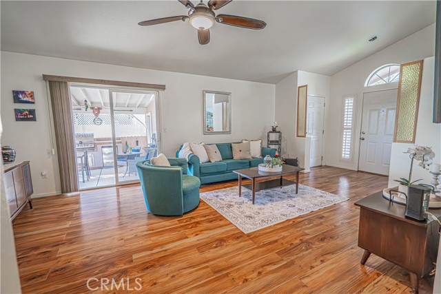 Detail Gallery Image 9 of 74 For 20164 Crestview Dr., Canyon Country,  CA 91351 - 3 Beds | 2 Baths