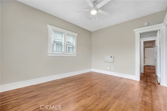 142 S Ardmore Avenue, Los Angeles CA: https://media.crmls.org/medias/972a021b-25eb-4a3f-a9d2-871bc8c93491.jpg