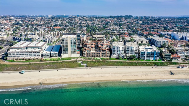555 Esplanade, Redondo Beach CA: https://media.crmls.org/medias/972a1271-c9c0-4d53-84f7-4a657608292d.jpg