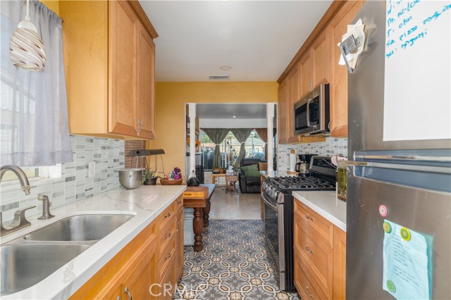 Detail Gallery Image 5 of 23 For 1442 S Van Ness, Santa Ana,  CA 92707 - 2 Beds | 1 Baths
